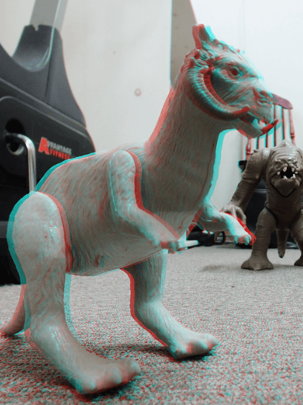 A Star Wars tonton toy appears to pop out of your screen. Wear a pair of anaglyph 3D glasses to see the effect.